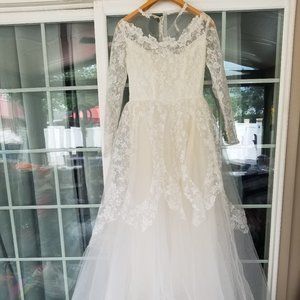 1950s wedding dress